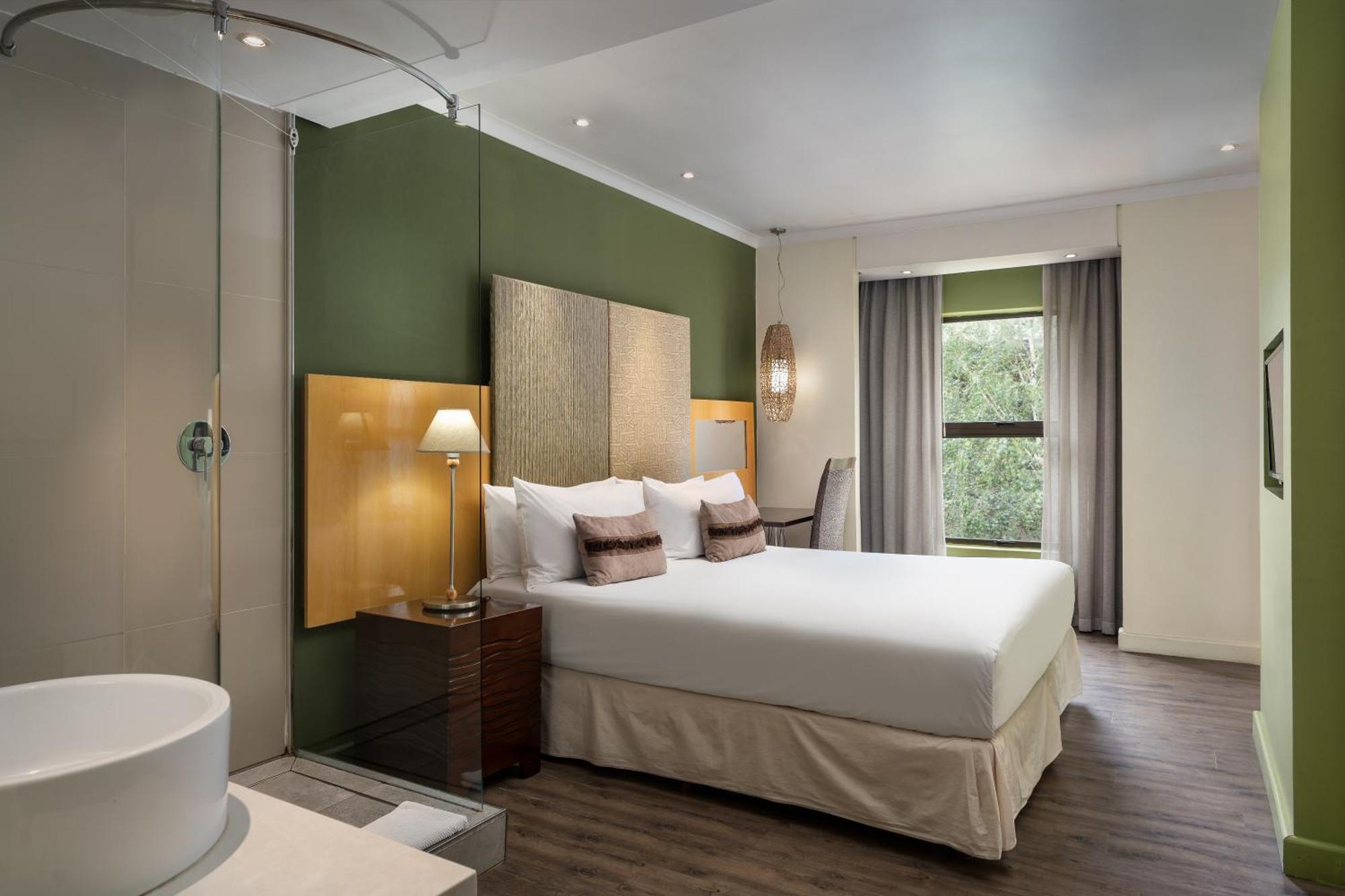 Protea Hotel By Marriott Bloemfontein Willow Lake Exterior photo